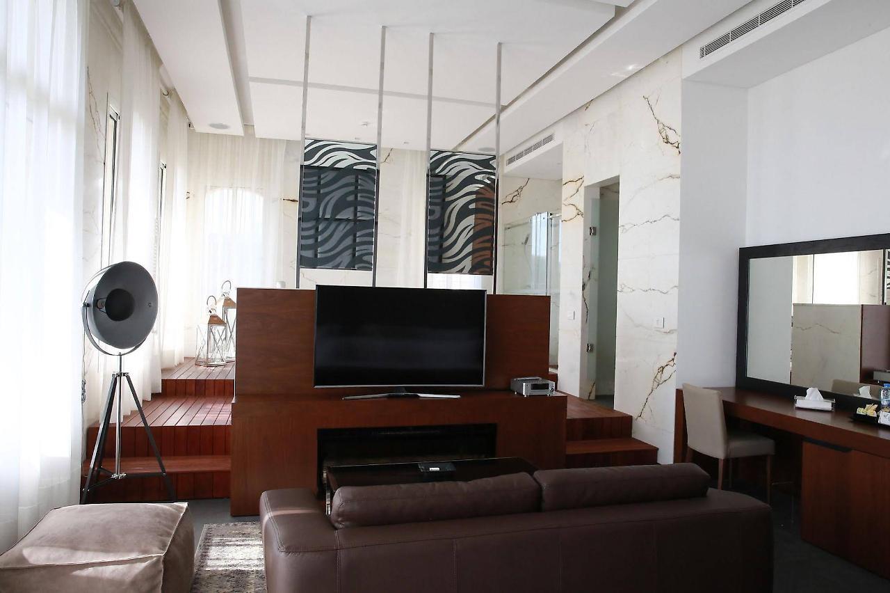 Luxor Hotel Jounieh Buitenkant foto