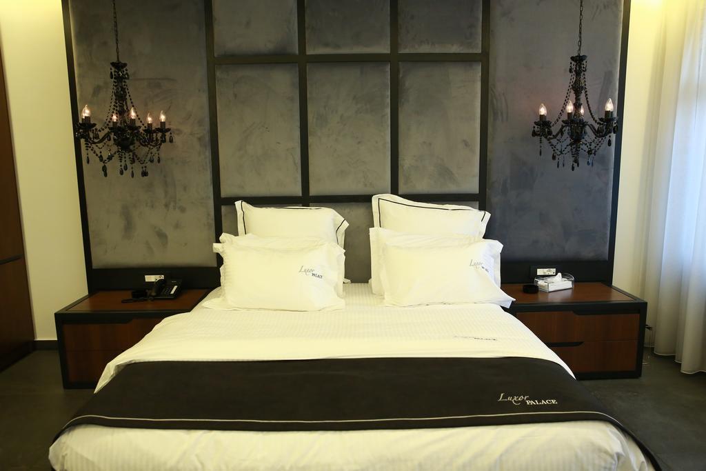 Luxor Hotel Jounieh Buitenkant foto