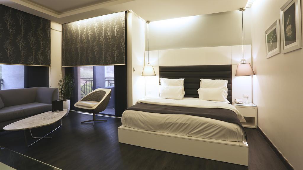 Luxor Hotel Jounieh Buitenkant foto