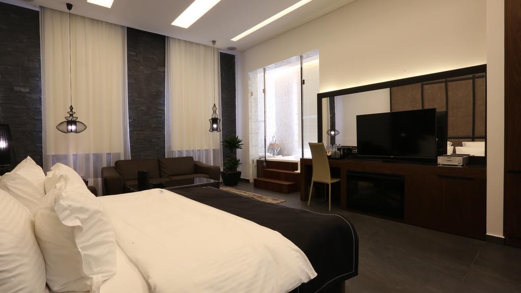 Luxor Hotel Jounieh Buitenkant foto