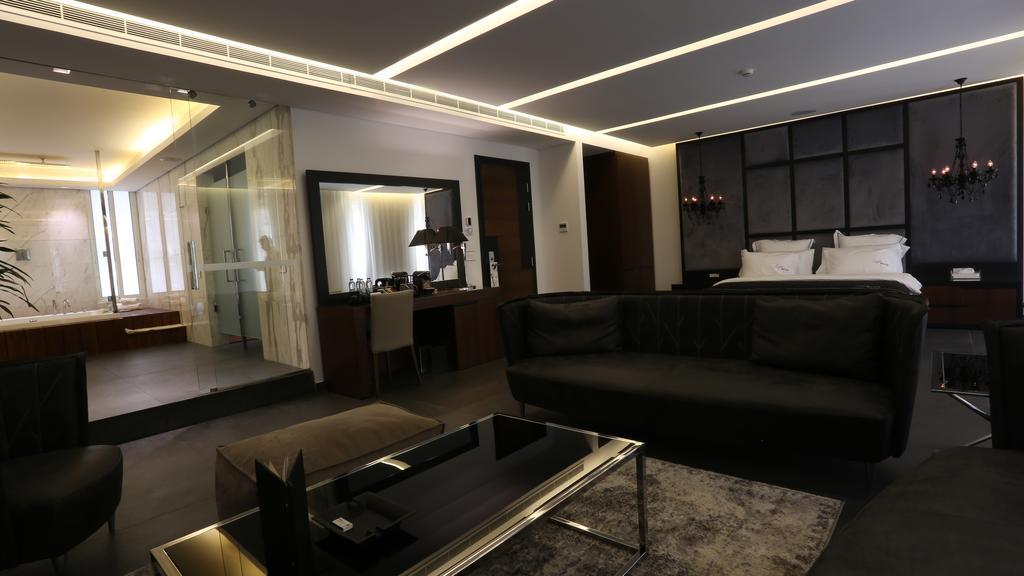 Luxor Hotel Jounieh Buitenkant foto