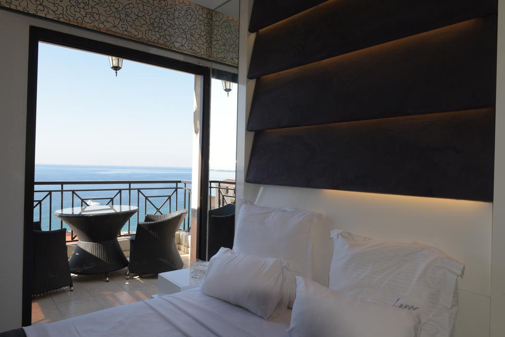 Luxor Hotel Jounieh Buitenkant foto