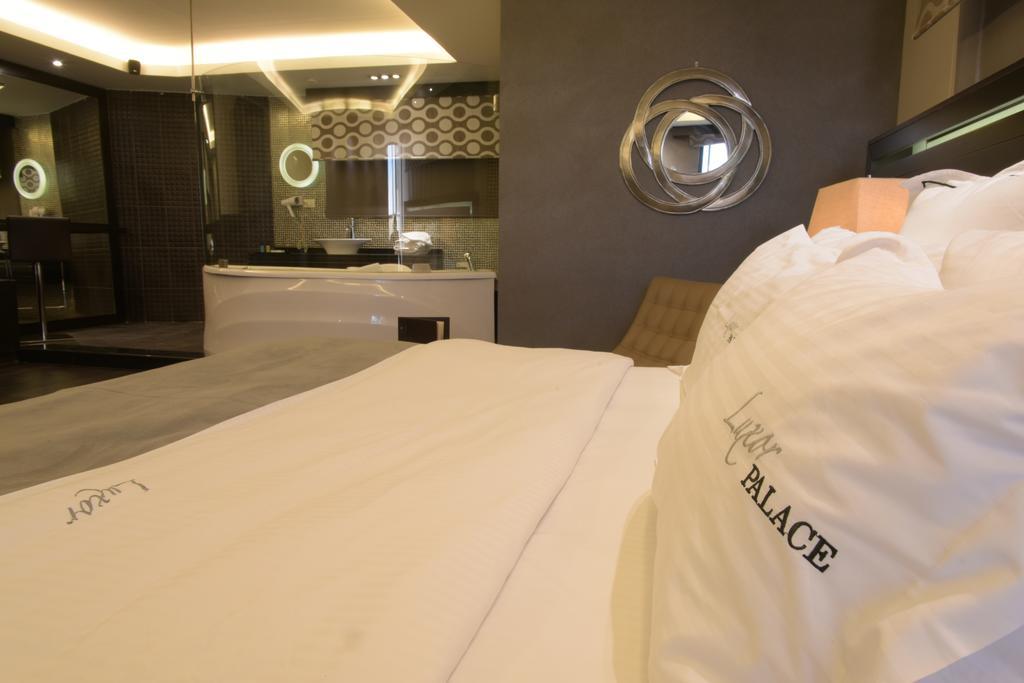 Luxor Hotel Jounieh Buitenkant foto