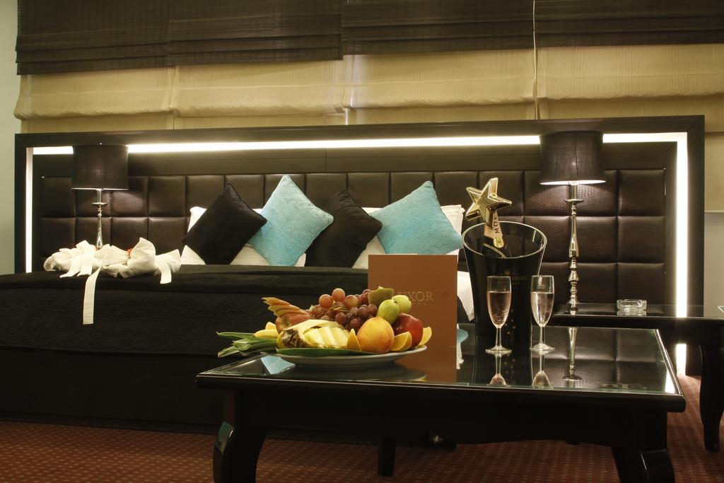 Luxor Hotel Jounieh Buitenkant foto