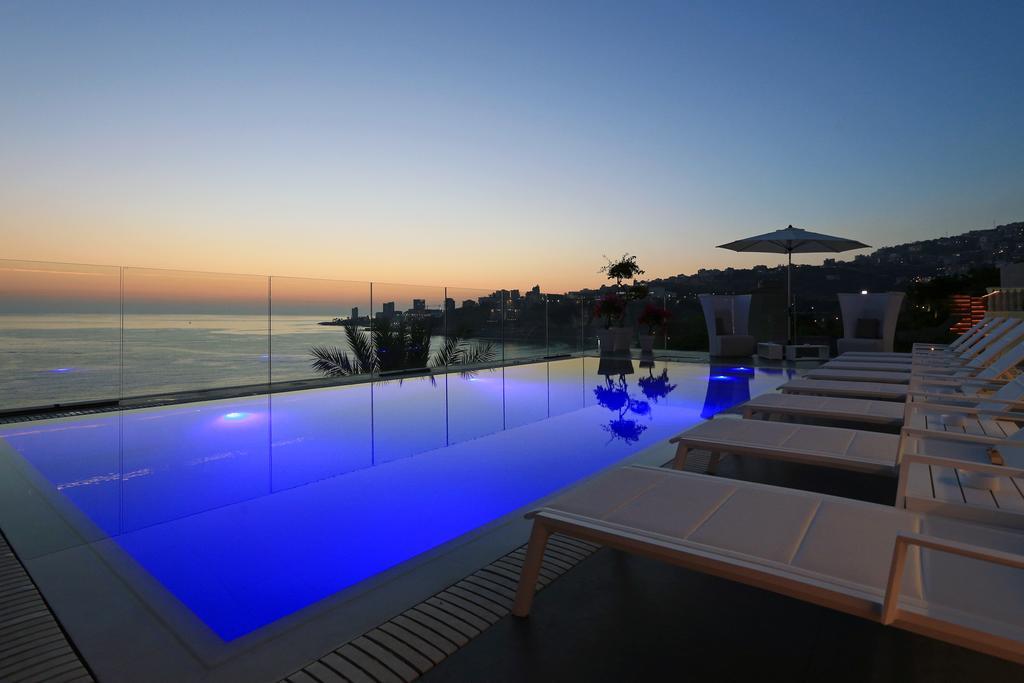 Luxor Hotel Jounieh Buitenkant foto