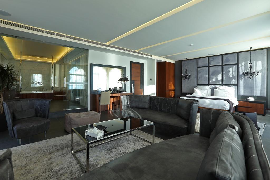 Luxor Hotel Jounieh Buitenkant foto