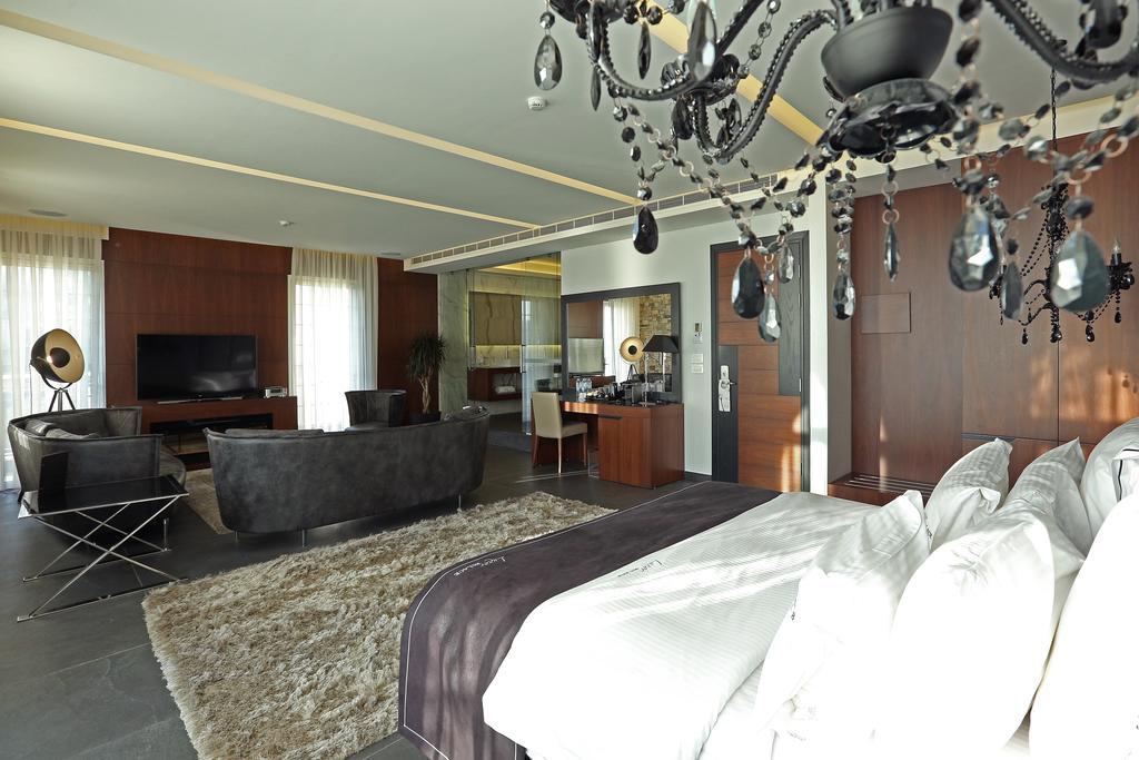 Luxor Hotel Jounieh Buitenkant foto