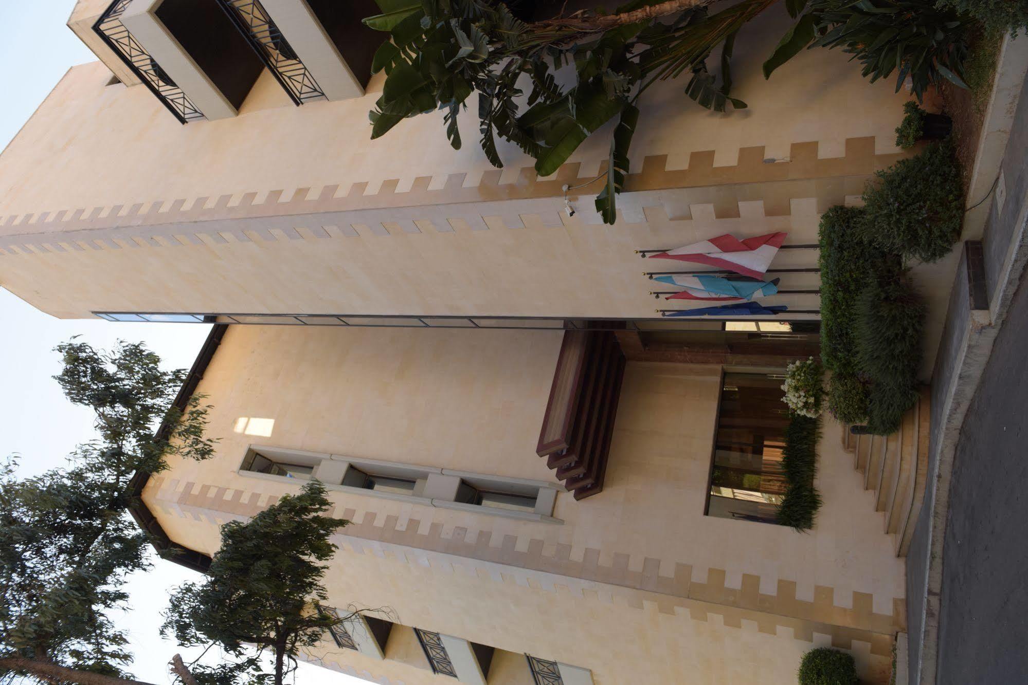 Luxor Hotel Jounieh Buitenkant foto