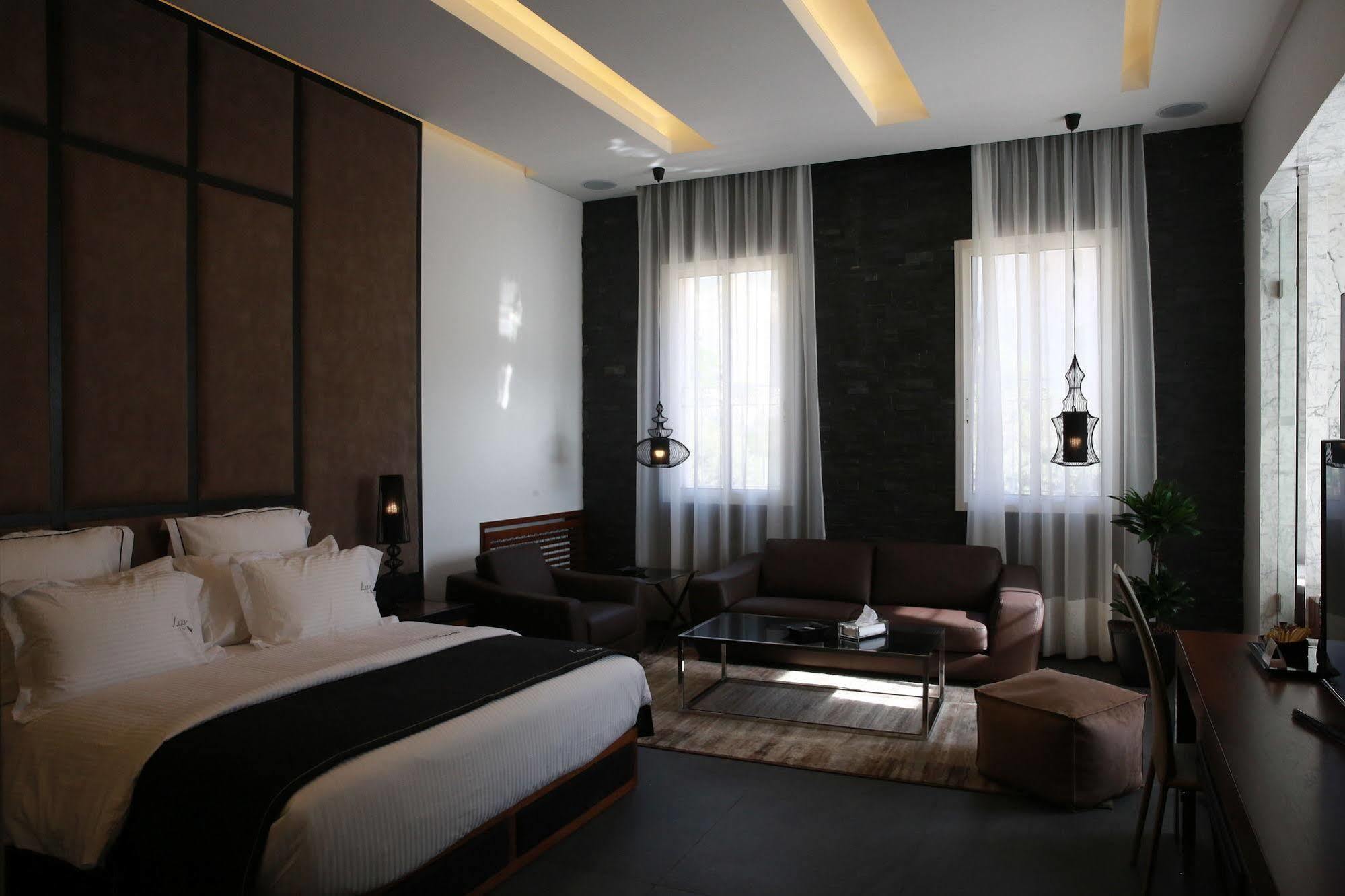 Luxor Hotel Jounieh Buitenkant foto