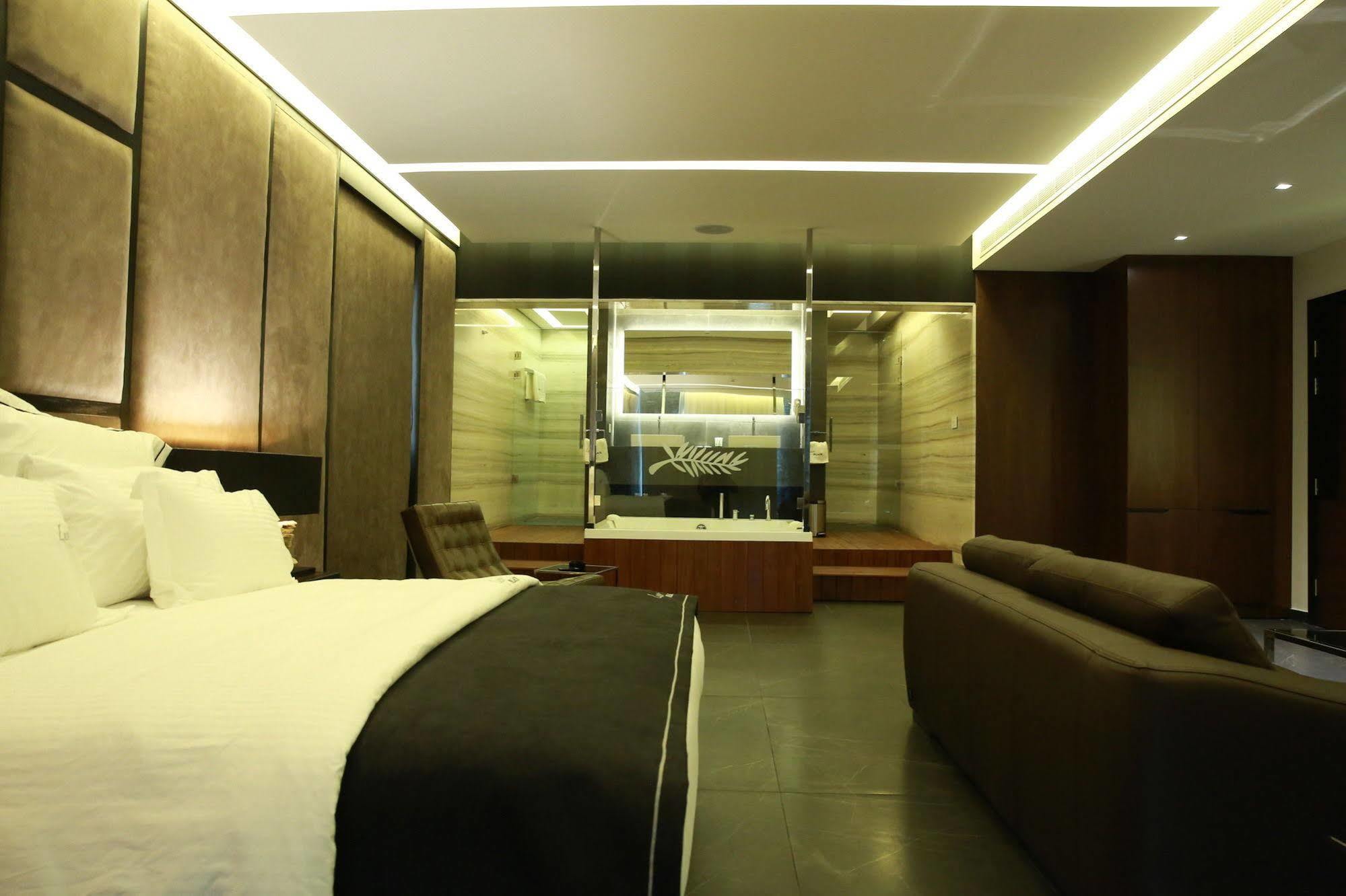 Luxor Hotel Jounieh Buitenkant foto
