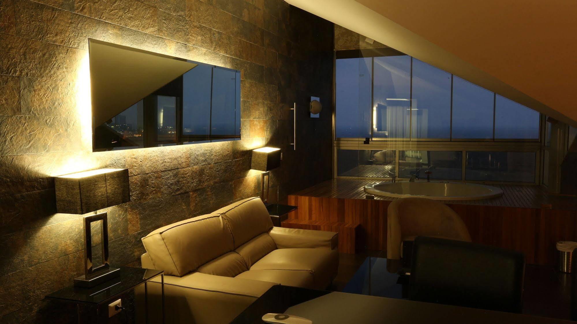 Luxor Hotel Jounieh Buitenkant foto