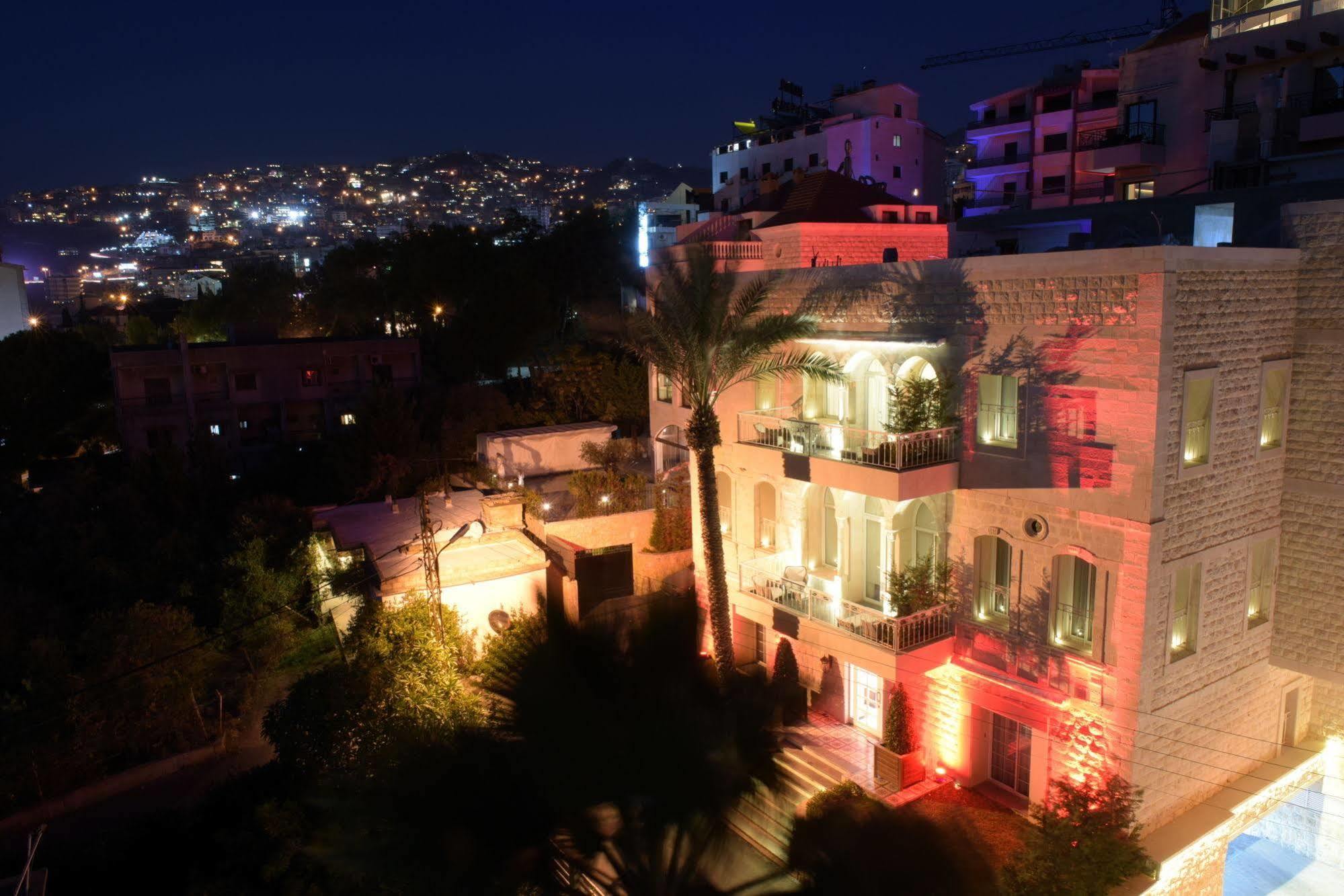 Luxor Hotel Jounieh Buitenkant foto
