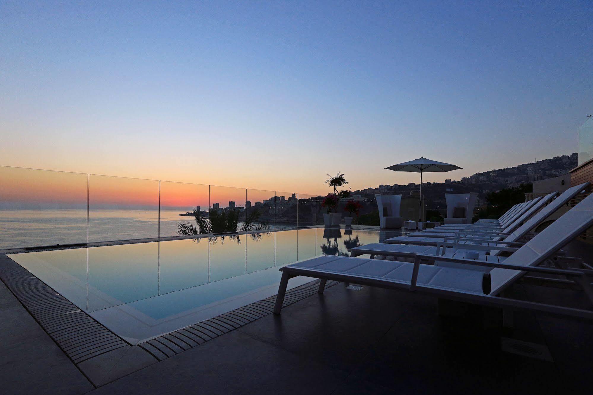 Luxor Hotel Jounieh Buitenkant foto