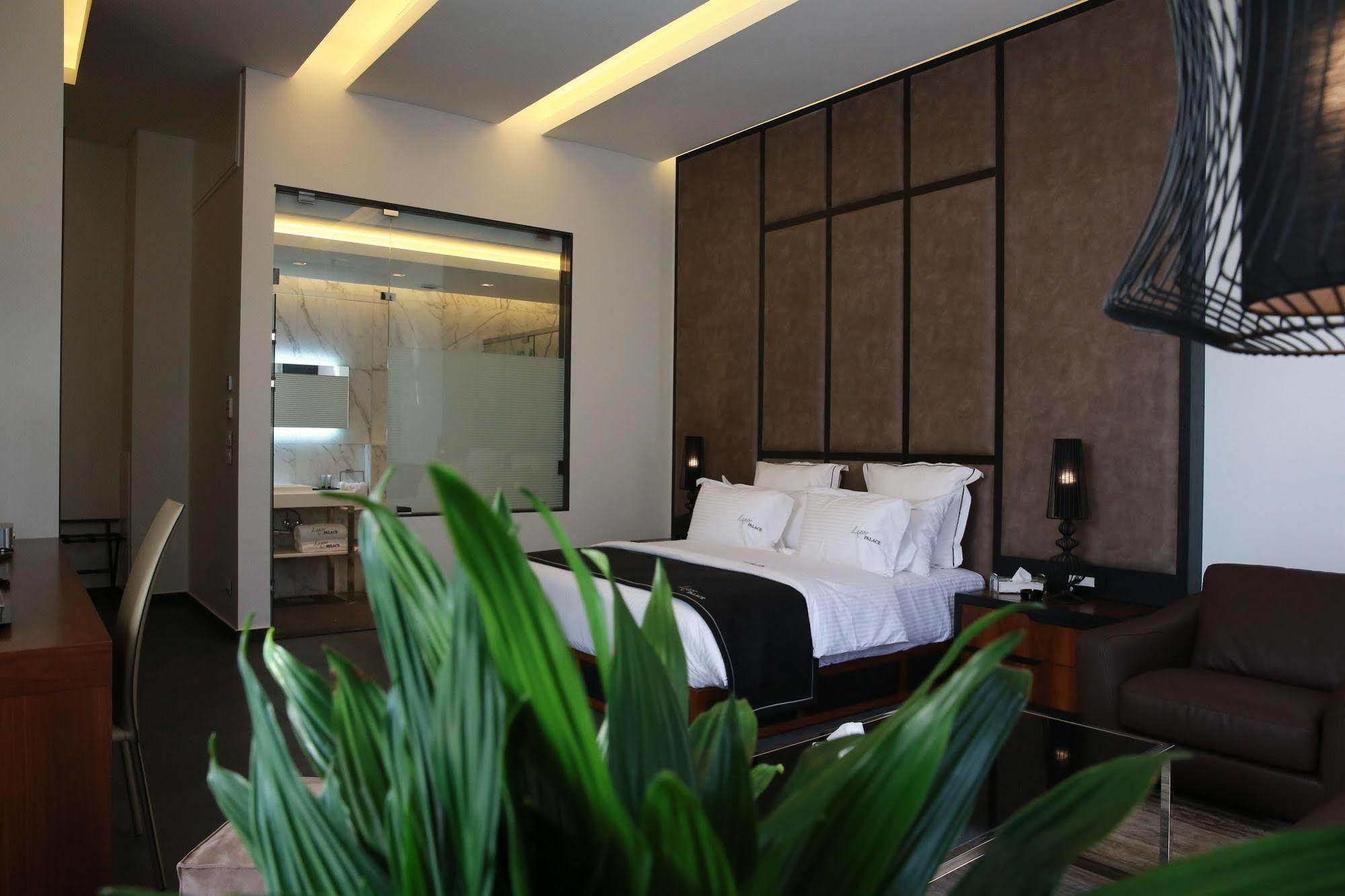 Luxor Hotel Jounieh Buitenkant foto