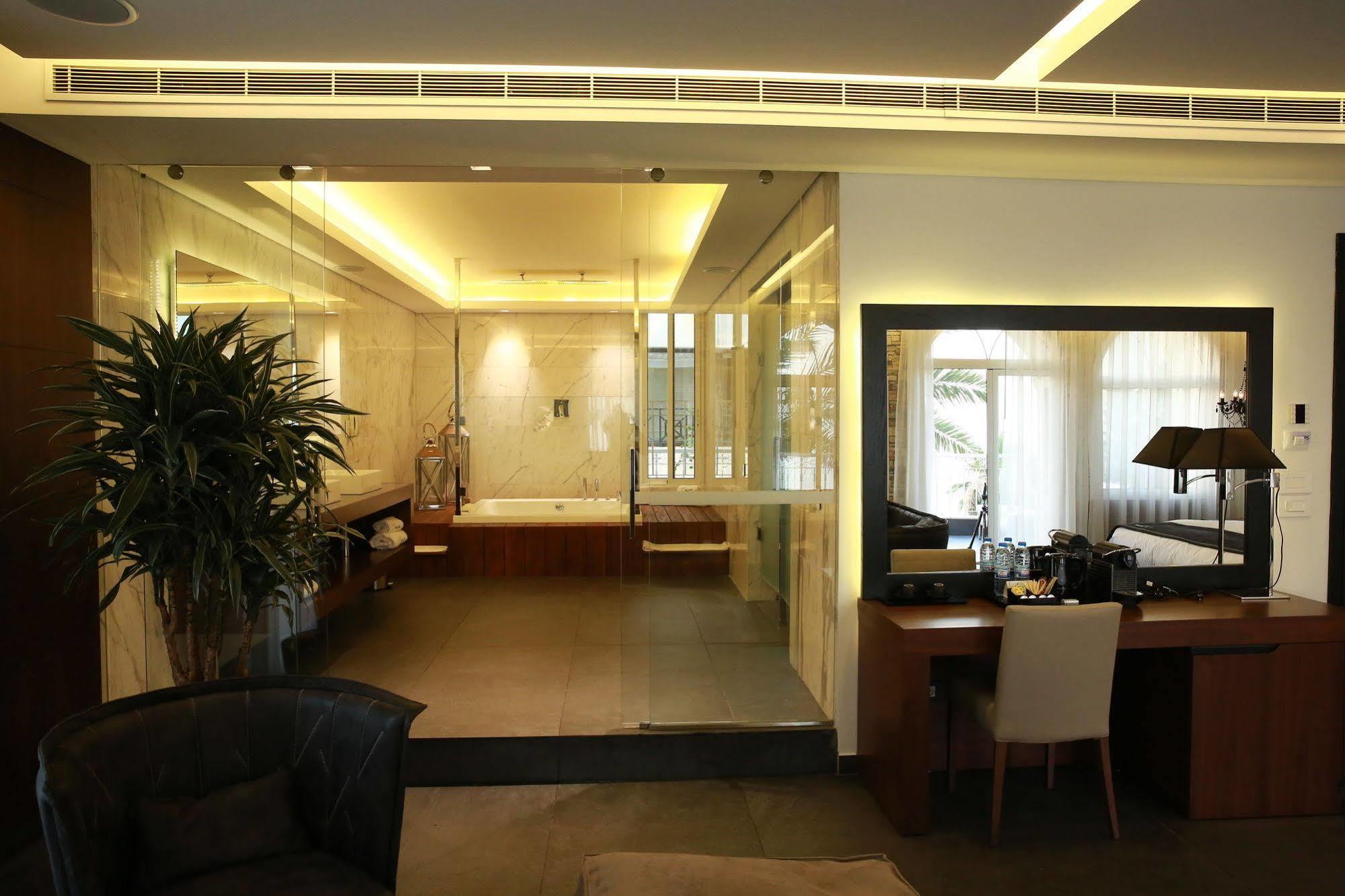 Luxor Hotel Jounieh Buitenkant foto