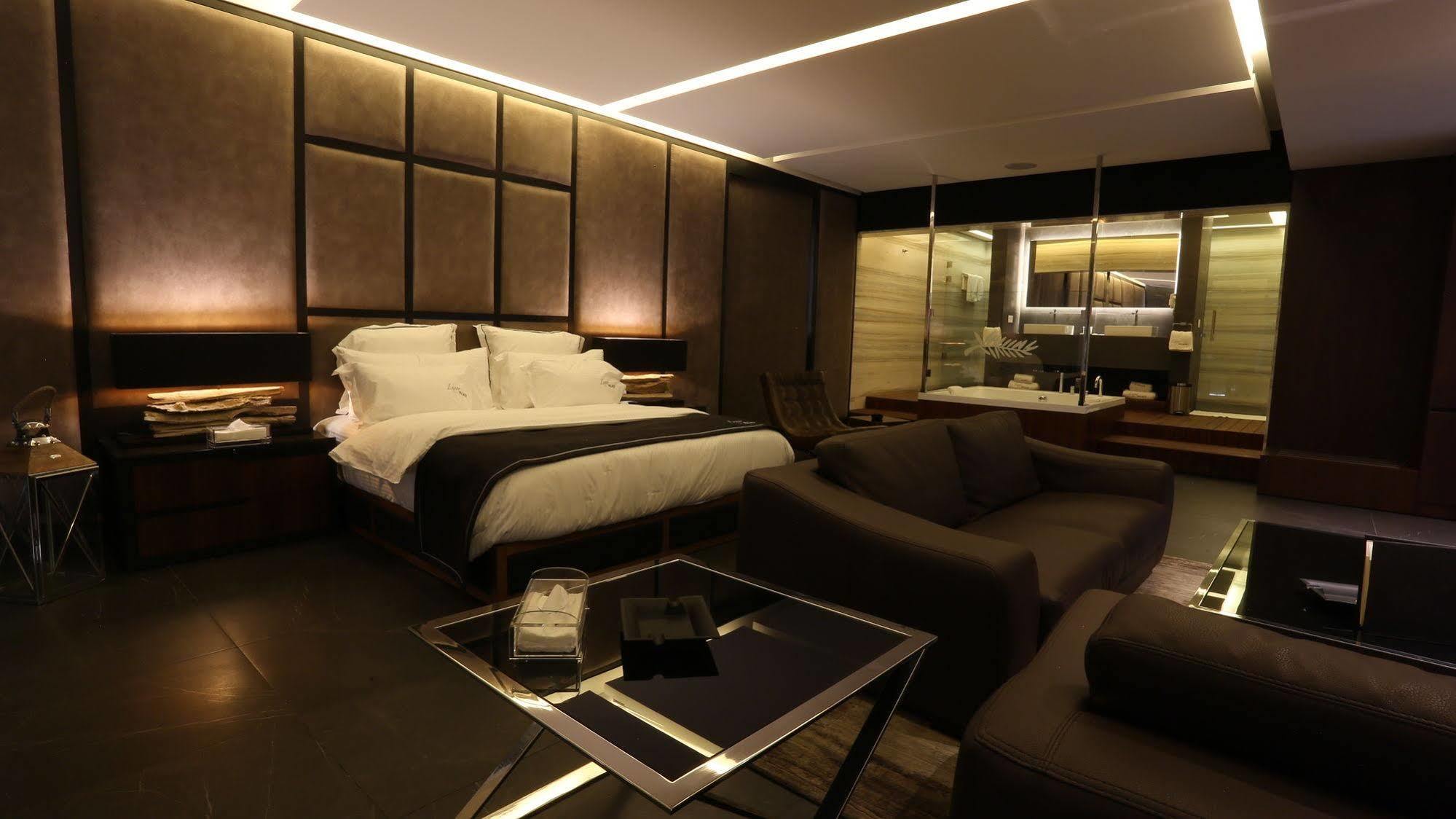 Luxor Hotel Jounieh Buitenkant foto